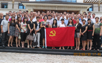 龙8头号玩家集团庆祝七一党员活动