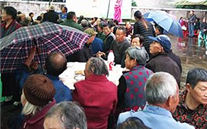 龙8头号玩家集团开展“重阳感恩敬老”活动